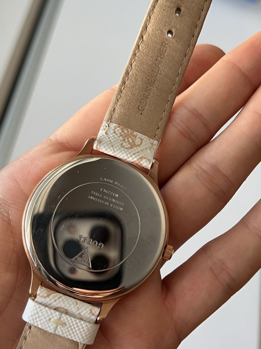 Guess Orologi: Guess Damenuhr weiss Roségold – Usato da Belp venduto da din_bm7m 1