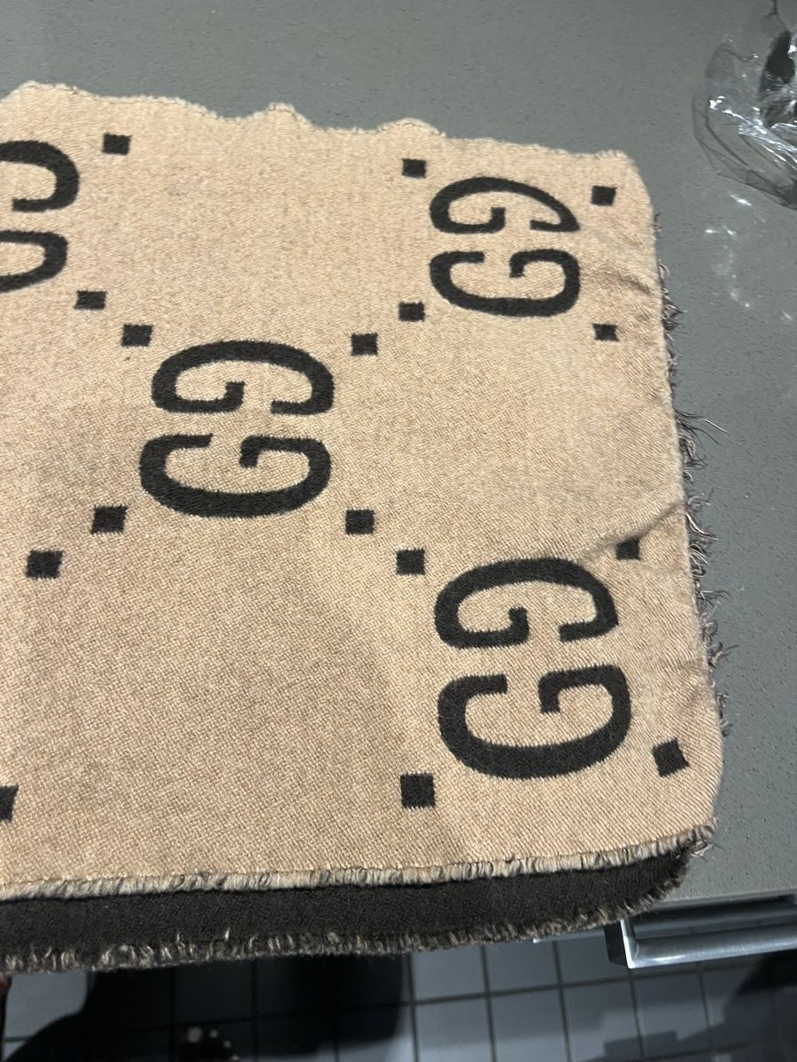Gucci Foulards & écharpes: Gucci GG Schal Original – D'occasion à Ebikon par loy_wjg6 7