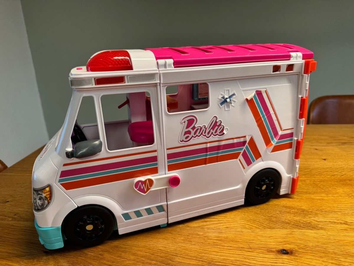 Giocattoli: Barbie Krankenwagen Bus – Usato da Niederbüren venduto da poschti