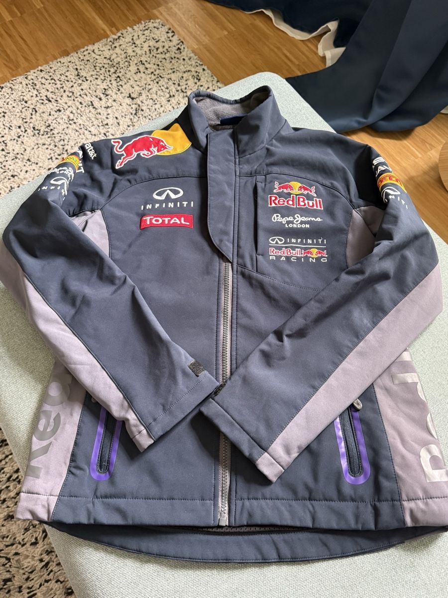 Pepe Jeans Jacken: Red bull jacket – Gebraucht aus Zürich von Liz_premudraya
