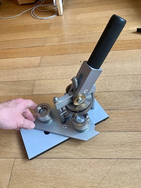 Tous les outils: Button Maschine Badgemagic – D'occasion à schaffhausen par bryli