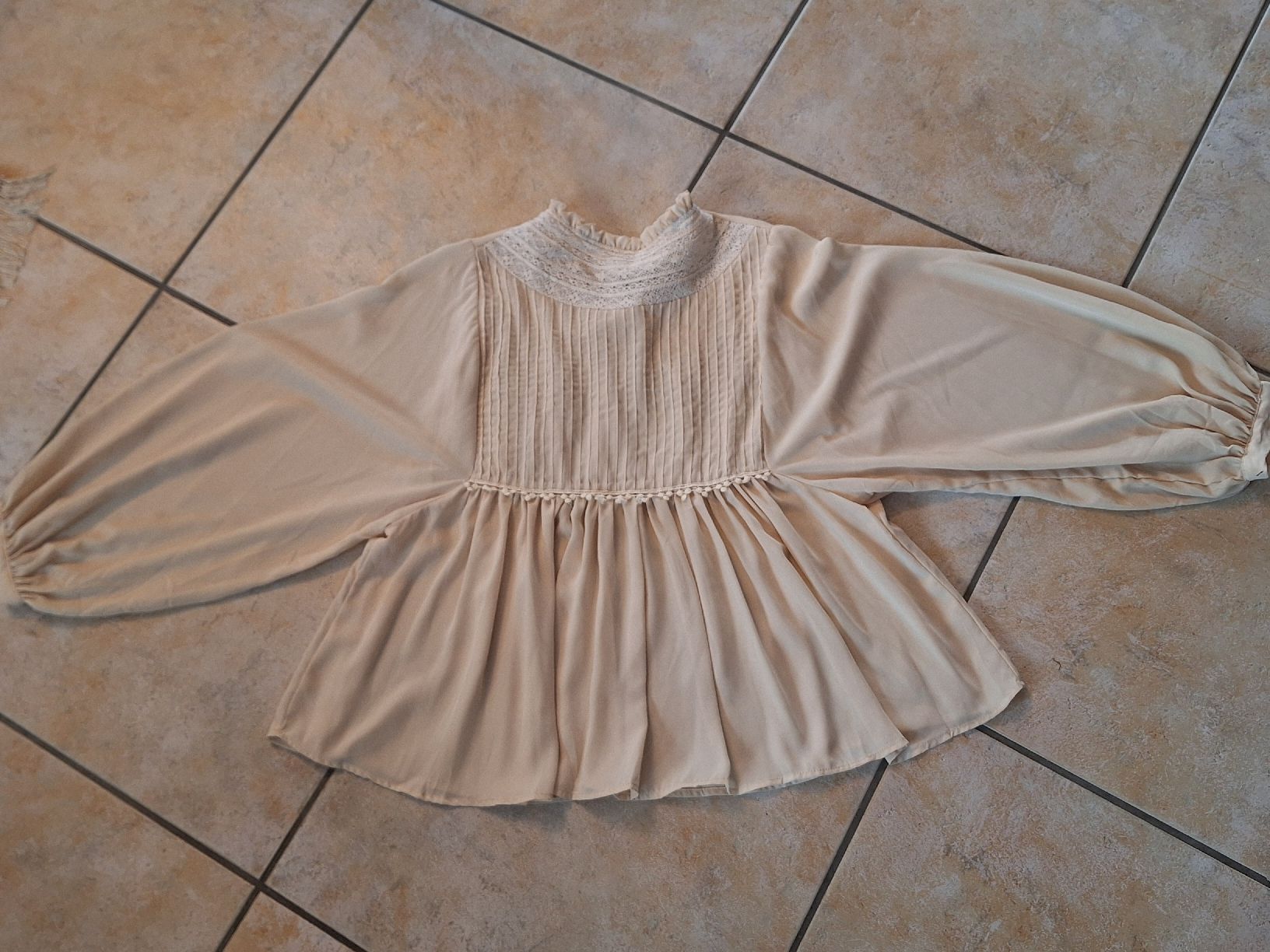 Camicette: Engelsbluse beige – Usato da Rheinfelden venduto da Cleopatra2000