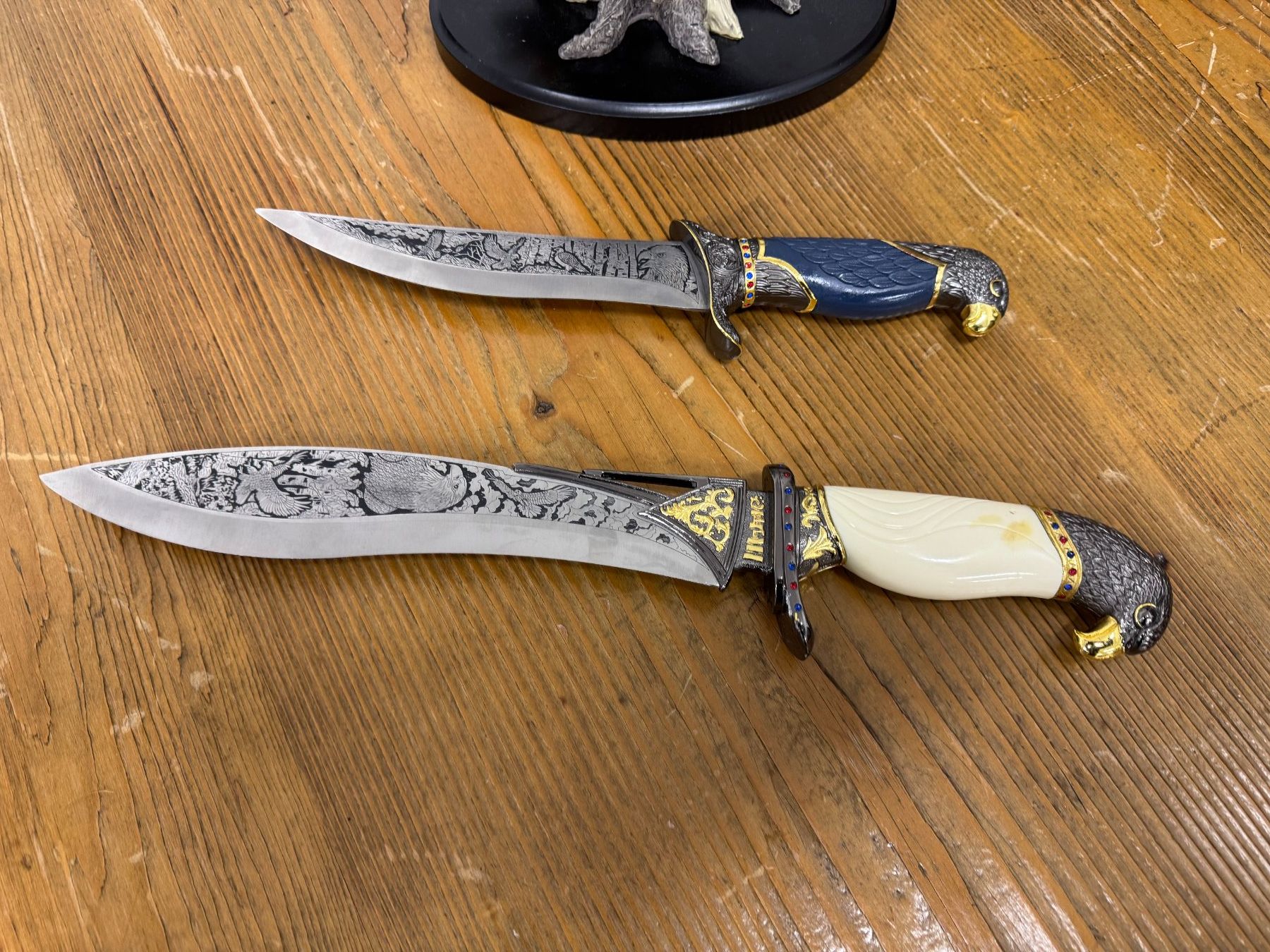 Figurines: Rare Eagle Head Knives & Statue Set | Handcrafted – D'occasion à Luzern par Antiquesonline 3
