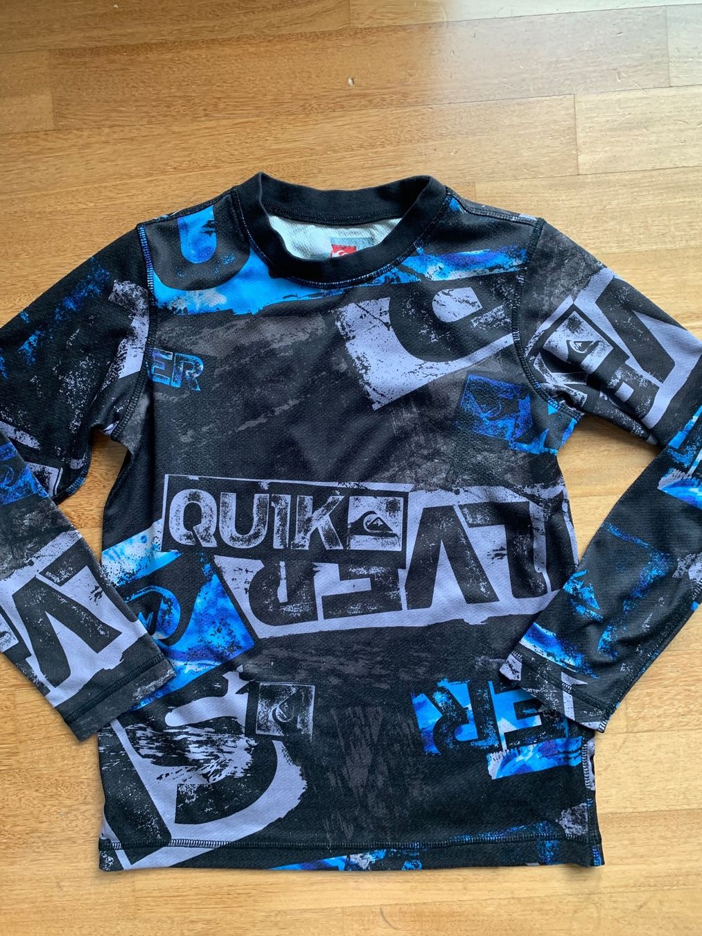 Camicie, T-shirt & Polo: QuickSilver Mid Layer Gr. 140 – Usato da Killwangen venduto da Zermatt5