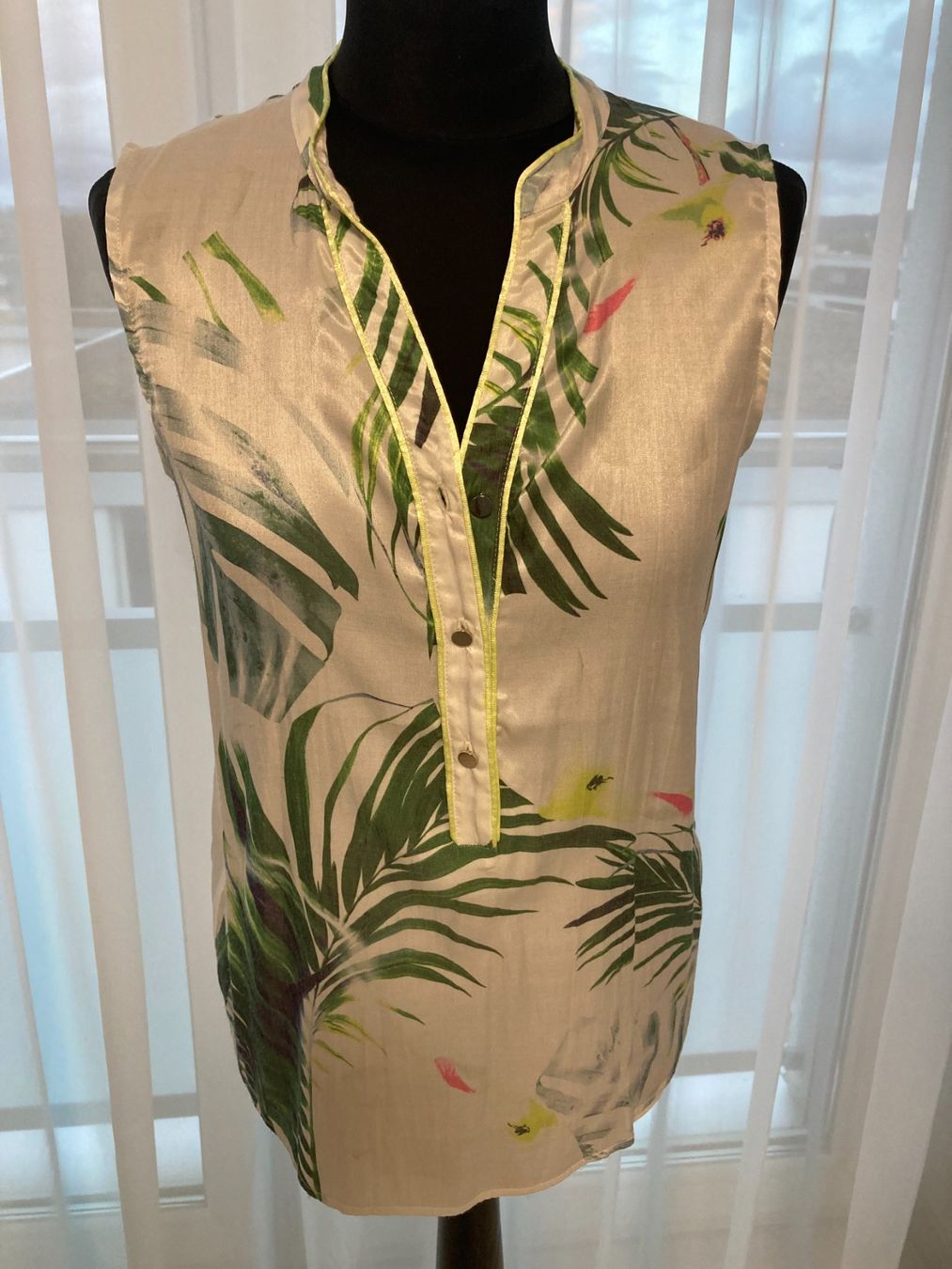 Camicette: Bluse, bunt, Gr. S/M, ohne Arm. – Usato da Glattpark (Opfikon) venduto da Pangie