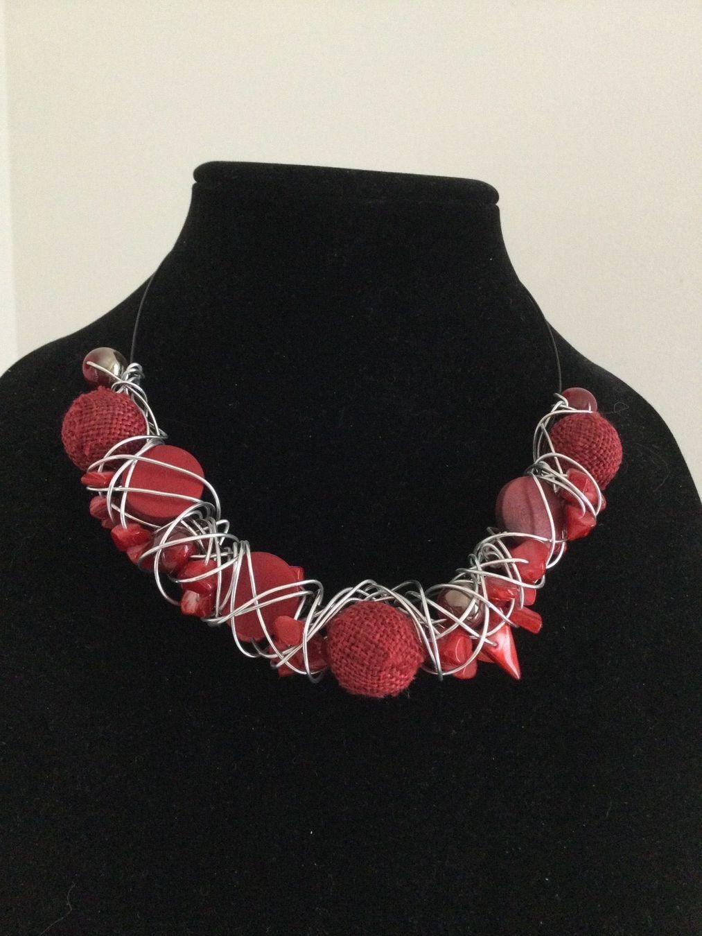 Catenine: Collier avec perles rouges & perles coquillages NEUF – Nuovo e nell'imballaggio originale da Agiez venduto da chouchanelle 2