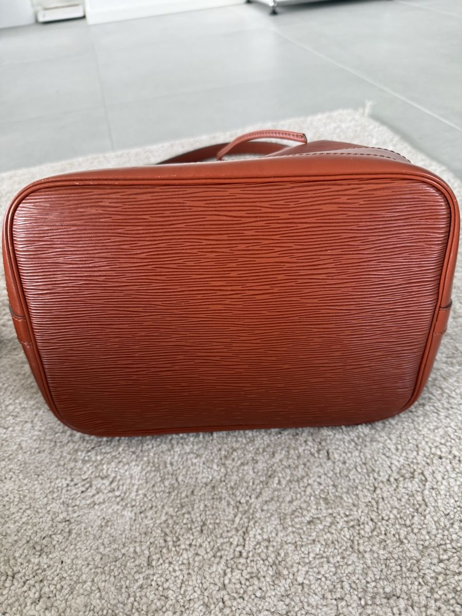 Louis Vuitton Taschen für Damen: Louis Vuitton Epi Borsa secchiello Grand Noé Cognac – Gebraucht aus Cureglia von Zucchi1 1