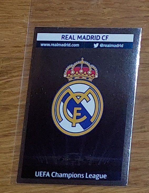 Panini Carte collezionabili: Real Madrid Wappen/Logo Glitzerbild CL 2013/14 – Usato da Köniz venduto da Toyscollect