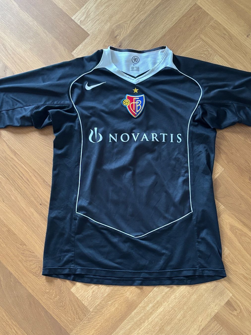 FC Basel Canottiere & Pantaloni: FC Basel 2005 Chipperfield – Usato da Basel venduto da max_ds6x