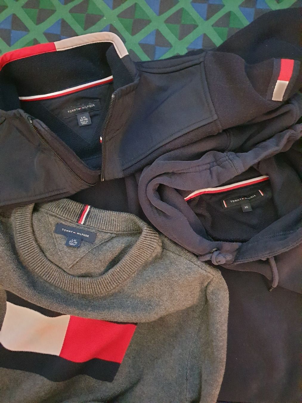 Tommy Hilfiger Lotti & Set di vestiti: 3 Tommy Hilfiger 2xPullover und Jacke Set Gr12 – Usato da Zürich venduto da yoarg 1