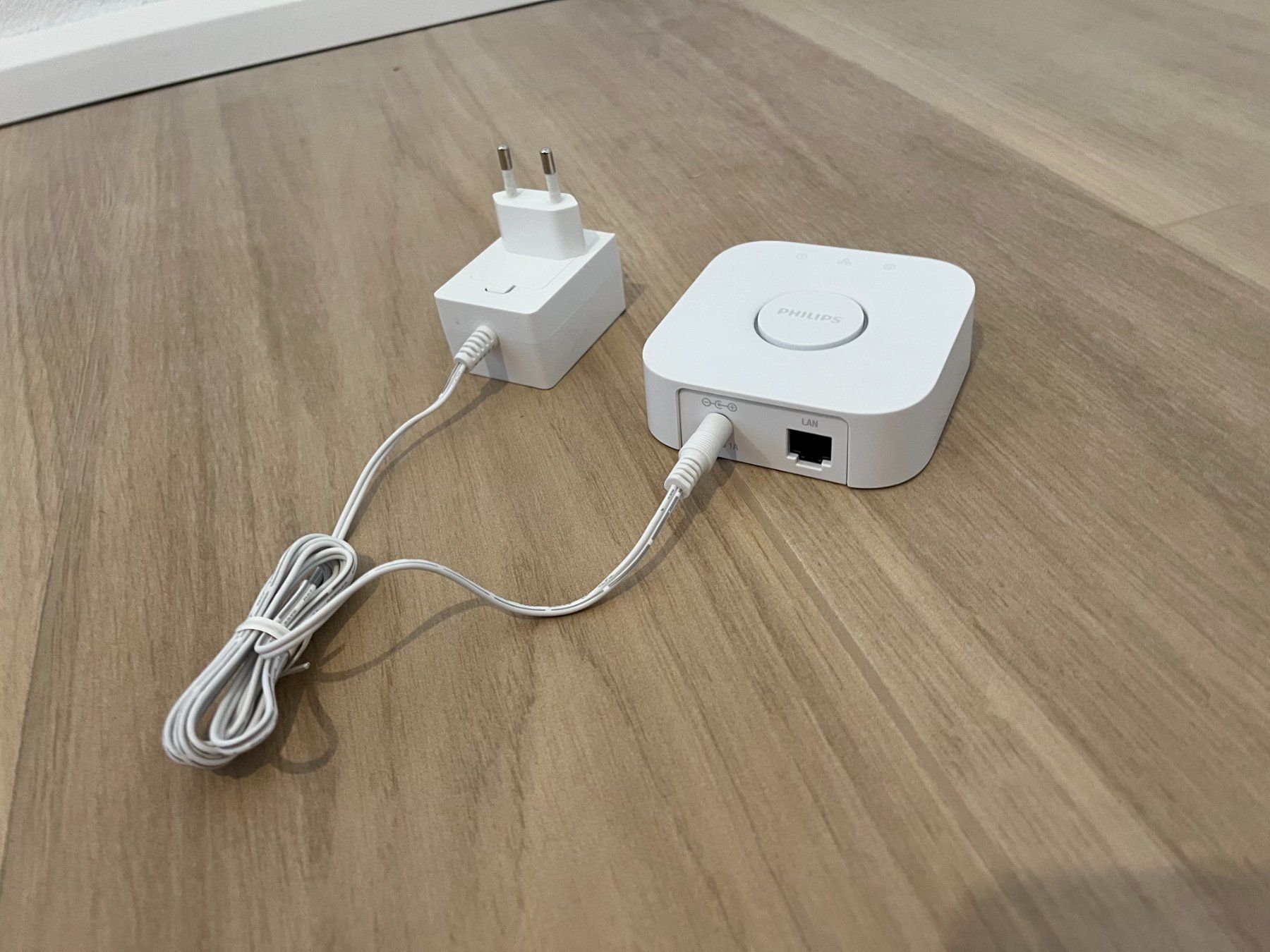 Philips Hub & Switch: Philipps Hue Bridge 3241312018A – Usato da Frauenfeld venduto da Hv 1