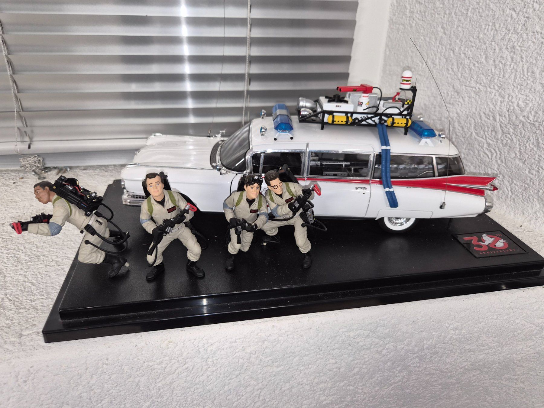 Hot Wheels Voitures modèles: Ghostbusters Ecto 1 30e , 1:18 – D'occasion à Bévilard par CHUCKMAVIS