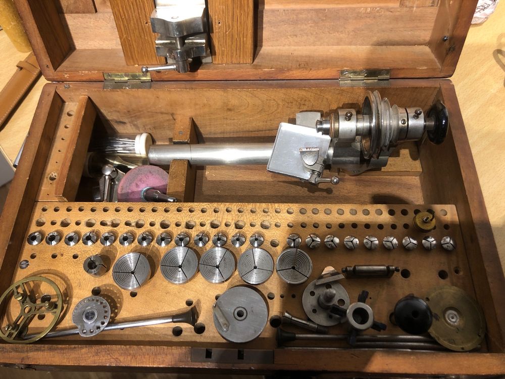 Machine à tourner et à percer (tour d'horloger Wolf, Jahn & Co