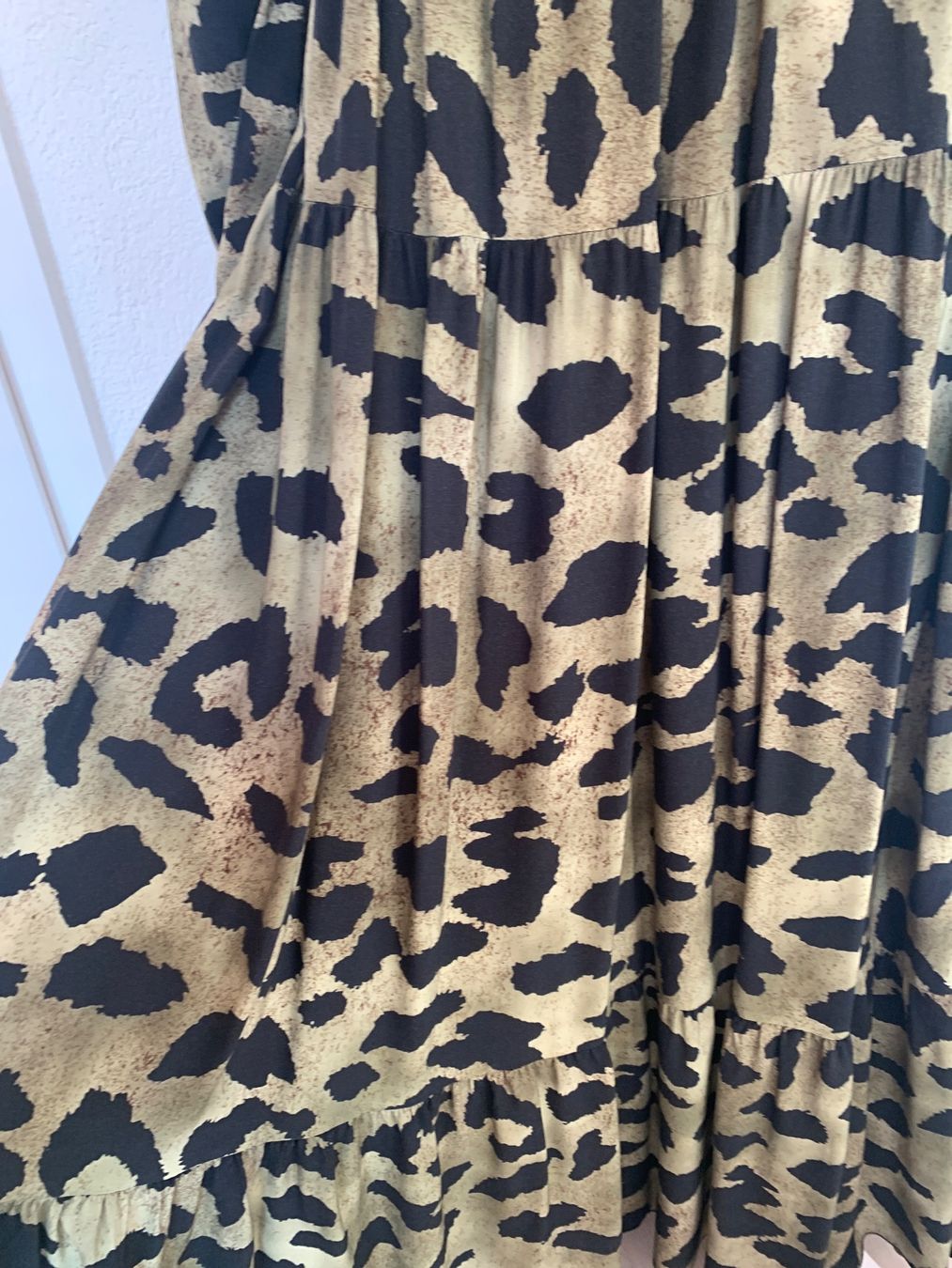 Kleider: Kleid mit Volant  grün/schwarz gemustert – Gebraucht aus Hölstein von dia_7d6n 3