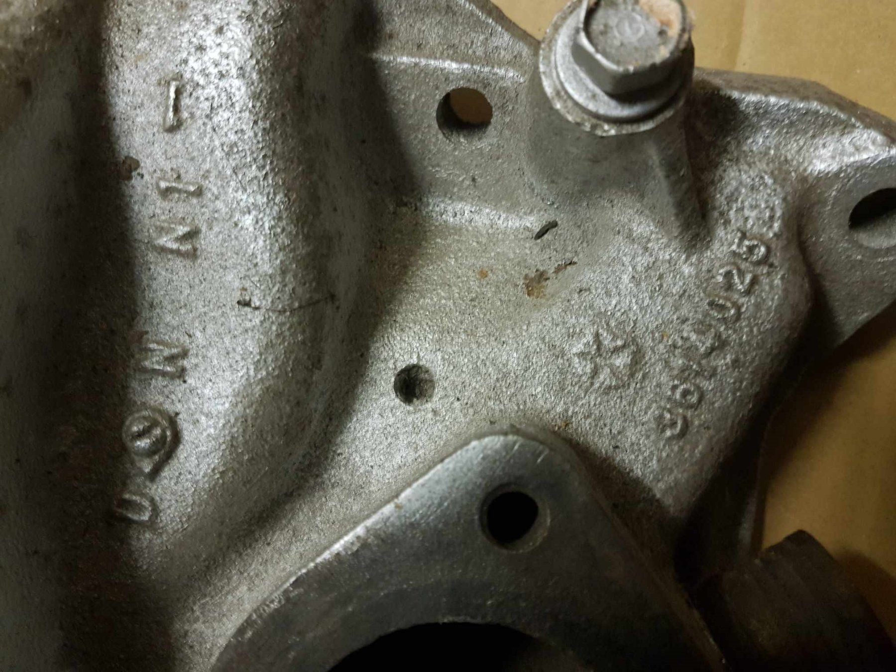 Mopar Tutti pezzi di ricambio auto: Mopar SB Intake Manifold – Usato da Niedergösgen venduto da usc_tt5r 3
