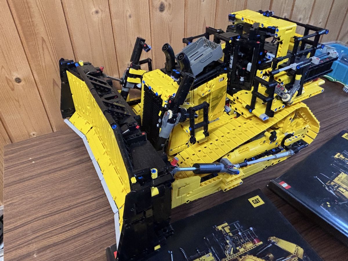 Lego Baukästen: Lego Technic 42131 Cat D11 Bulldozer komplett – Gebraucht aus Gerlafingen von Marcryter 1