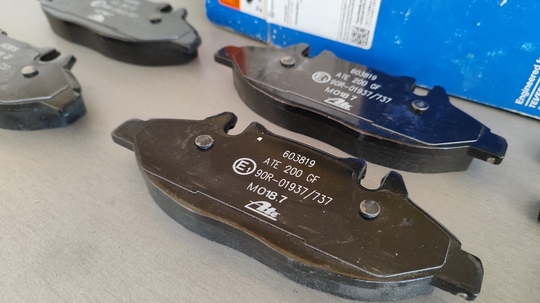 Mercedes-Benz Tutti pezzi di ricambio auto: Plaquettes de freins Mercedes – Nuovo e nell'imballaggio originale da Noës venduto da Drains 1