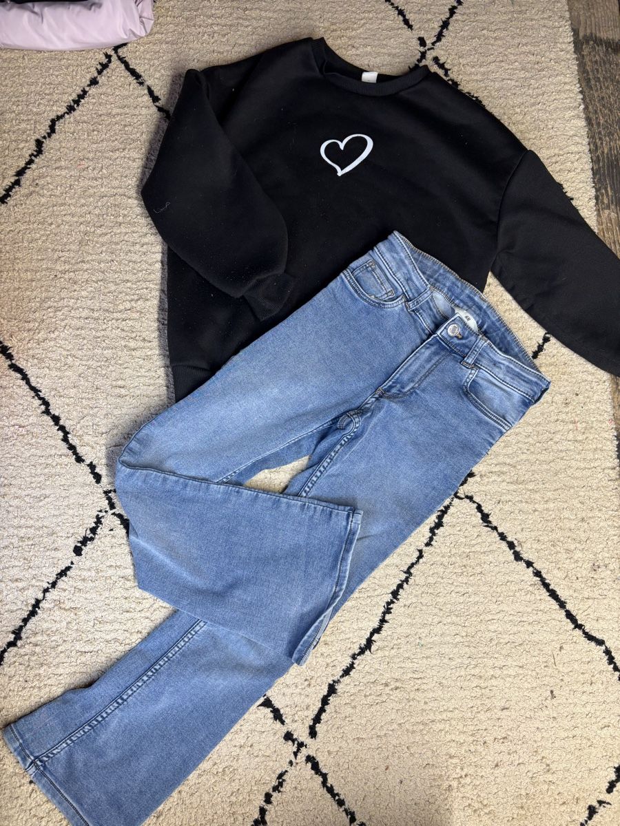 H&M Kleiderpakete & -sets: Pullover und Jeans Gr. 134 – Gebraucht aus Netstal von ali_x5fx