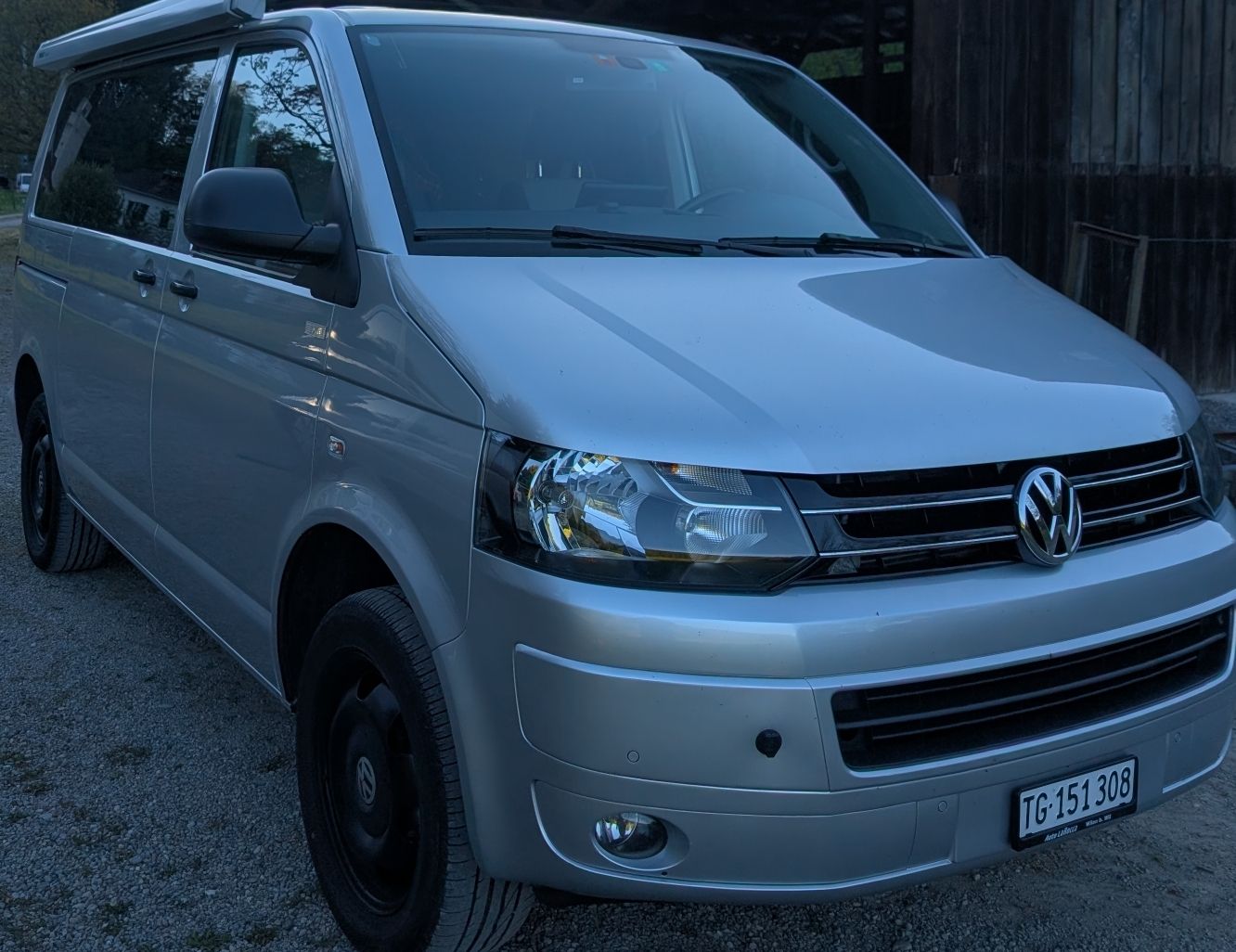 VW Veicoli da campeggio: VW T5  Camper Ausbau, im gutem Zustand – Usato da Frauenfeld venduto da zwassli30