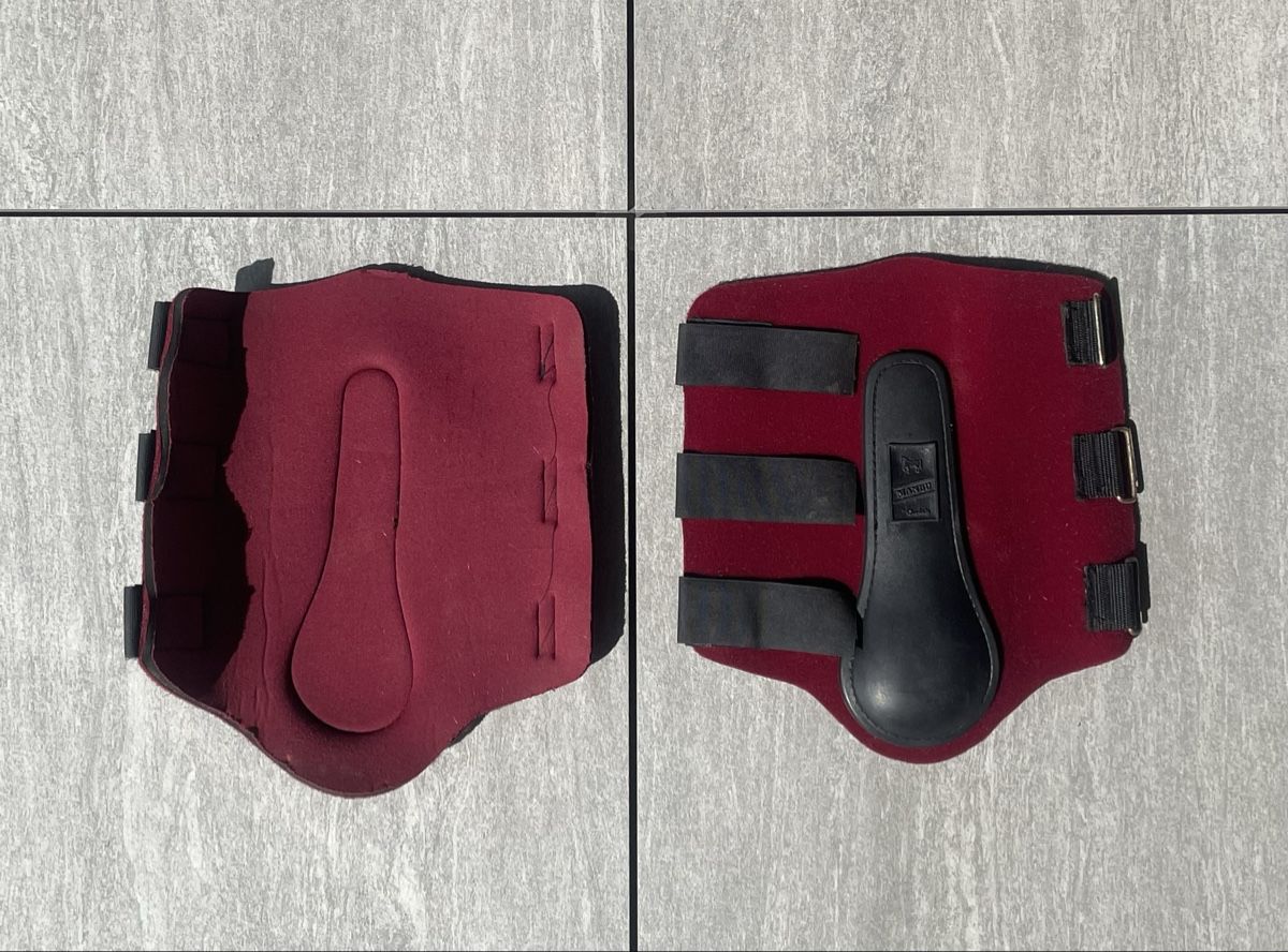 Stinchiere & Fasciature: Guêtres de protection pour cheval taille FULL – Usato da Bulle venduto da cleo.ansermet
