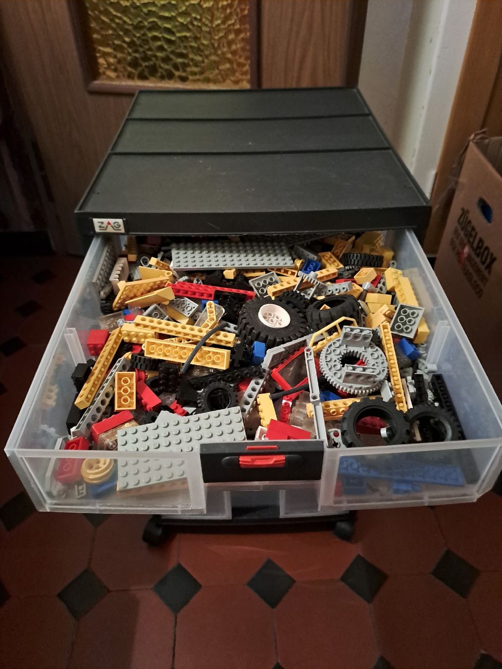 Lego Spielzeuge: Schubladenstock mit Legos – Gebraucht aus Kestenholz von Knox1973 1