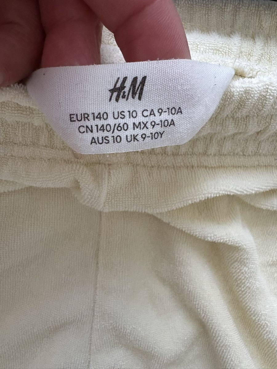 H&M Pantaloni: Kurze Hosen Mädchen Gr. 140 – Usato da Winterthur venduto da Baby117 1