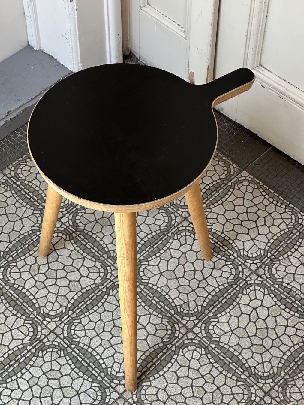 Hocker: Hocker "griffbereit" – FEINSERIE, Holzhocker – Gebraucht aus Basel von Trip_7 1