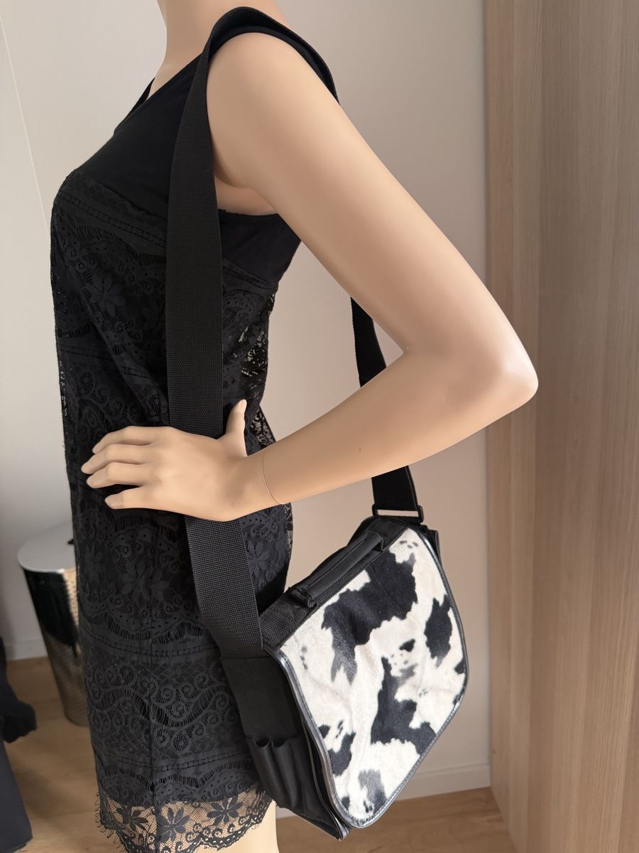 Taschen für Damen: Handtasche schwarz mit Kuhfelloptik – Gebraucht aus Chur von mir_8ns7