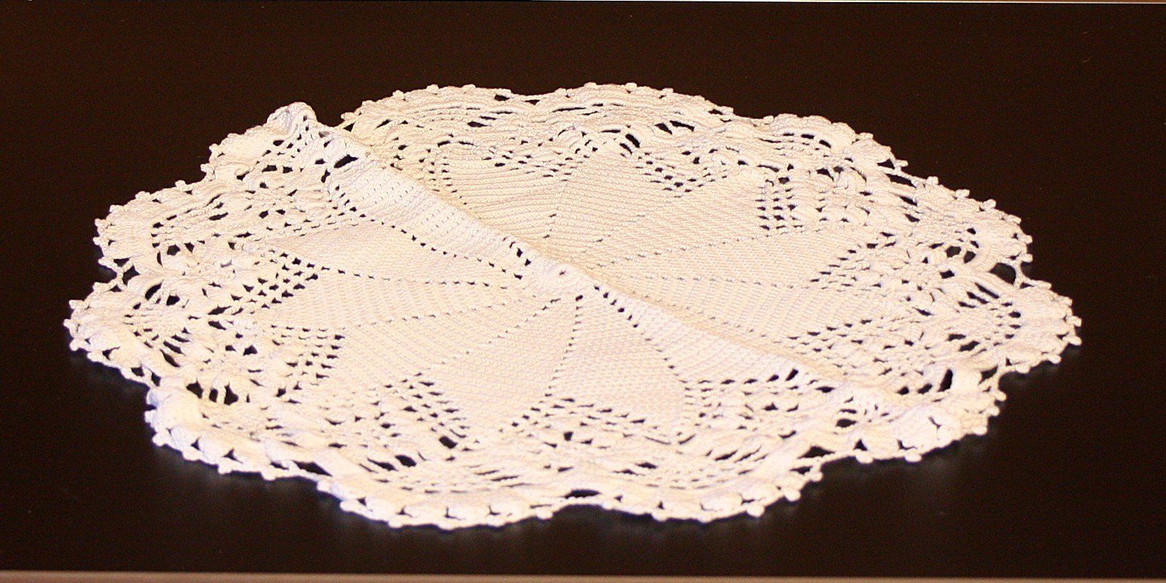 Biancheria da letto: Deckchen gehäkelt Ø 45cm (47) – Usato da Flüelen venduto da Diversicum-Vintage 1