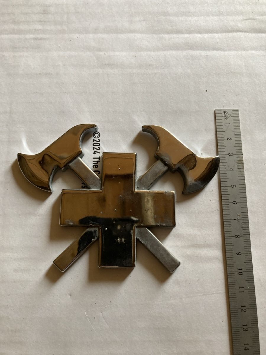 Alle Dekorationen: Kreuz mit Äxte Emblem, Metall, Deko – Gebraucht aus Zweisimmen von design02 2