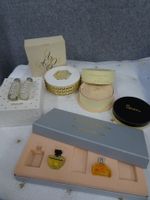 LOT 7 DIV. VINTAGE CARON PARFUM FLACONS & POUDRES POWDERS