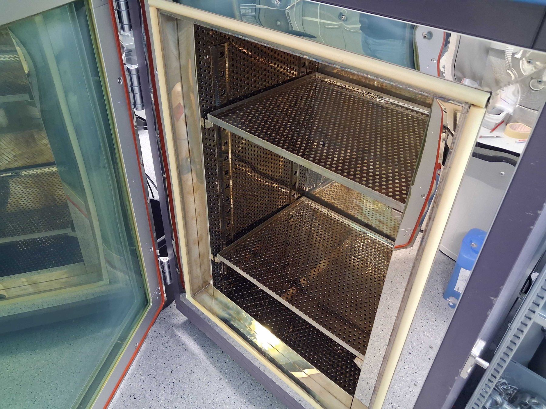 Accessori da laboratorio: High temperature vacuum drying oven – Usato da Gümligen venduto da car_pr92 5