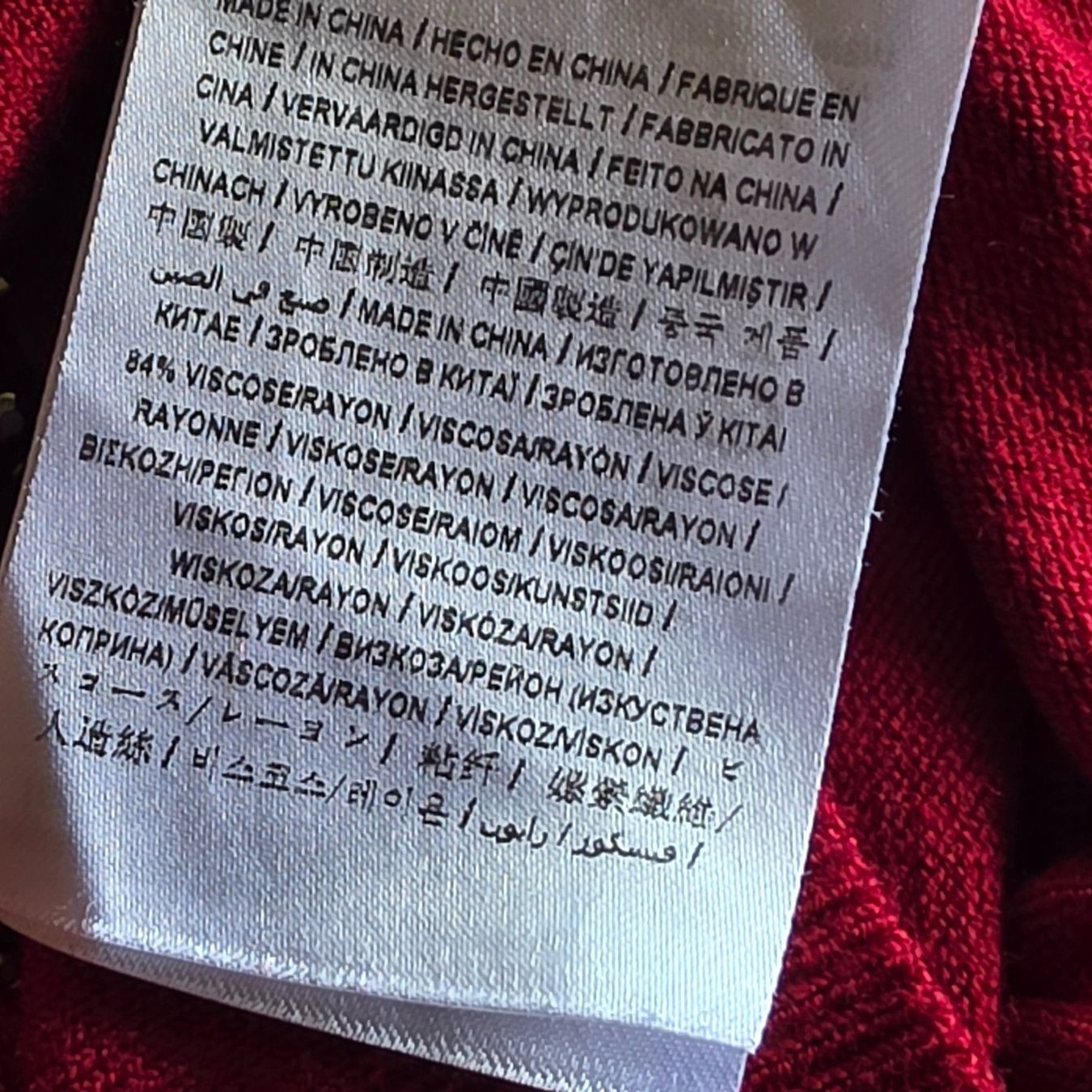 Guess Maglioni & Felpe: 🐸 GUESS LOGO PULLOVER M RAYON MIT STRASS ROT – Nuovo (secondo la descrizione) da Môtier (Vully) venduto da Frogs 9