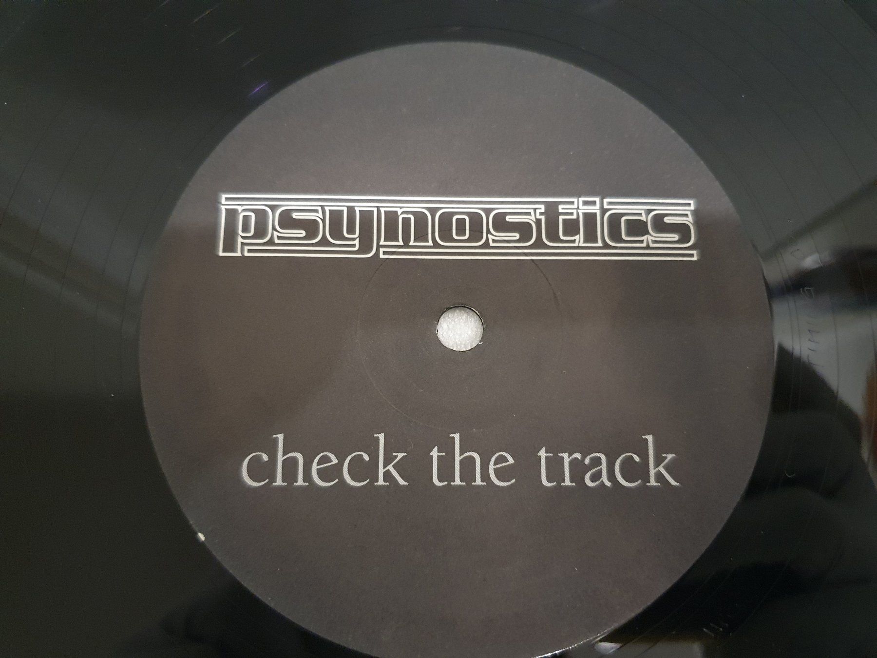 Dischi in vinile: Psynostics – Check The Track (Techno, Electro) – Usato da Uster venduto da Vinyl-Leidenschaft 3