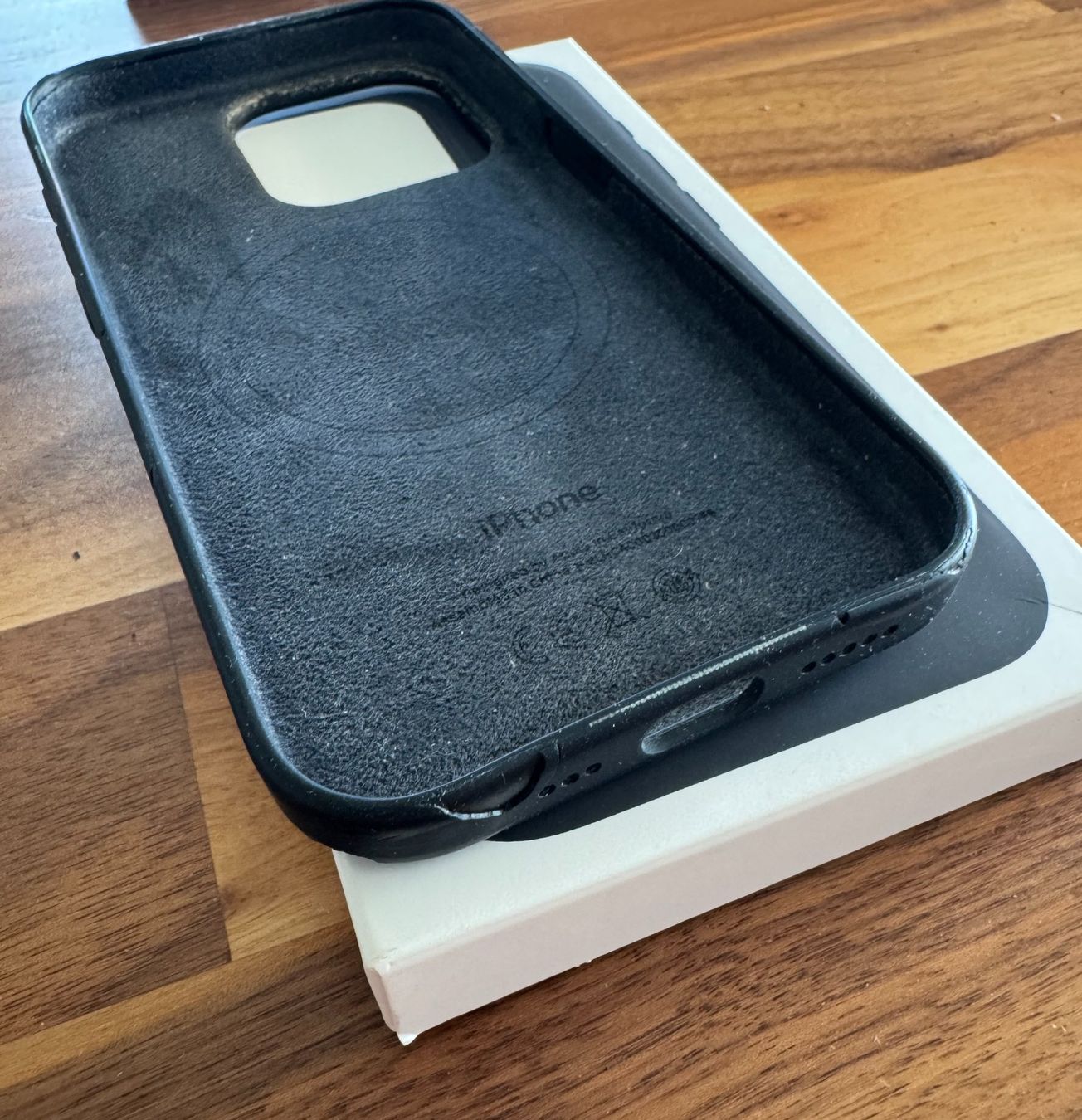 Apple Cover & Protezioni schermo: Apple Silikon Case mit MagSafe – Usato da Dübendorf venduto da FineDeals 2