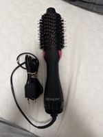 Brosse soufflante Revlon One-Step noir et rose