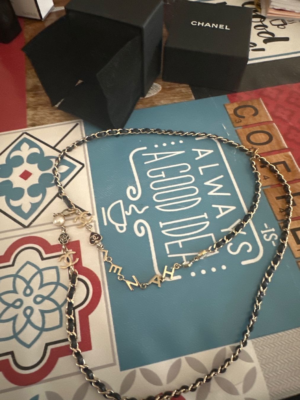 Chanel Catenine: Chanel Brillenkette oder Halskette – Usato da Mörel venduto da lui_w6hf