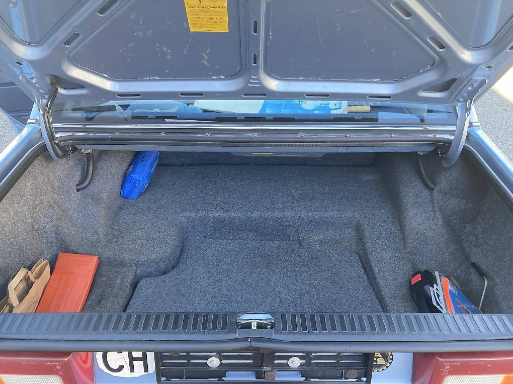 Autos: Volvo 740 GL 2.3  – D'occasion à Courrendlin par Omeg740 3