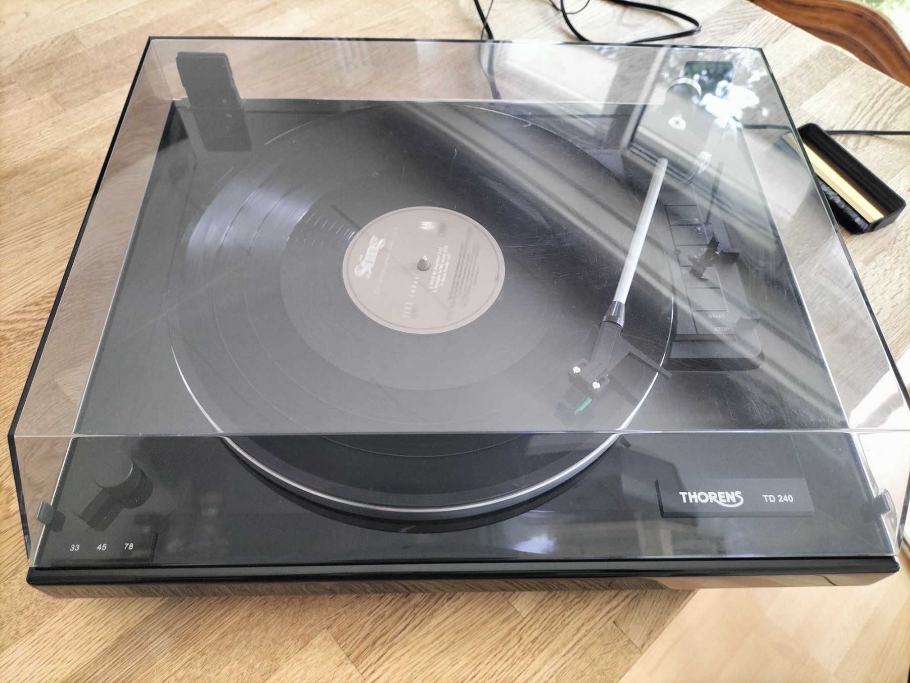 Thorens Giradischi: Thorens TD 240 Plattenspieler – Usato da Luzern venduto da ces_xt2k 1