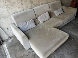 Divano grigio IKEA con chaise longue