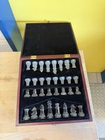 Schachspiel mit Glasfiguren in Holzkassette gebraucht