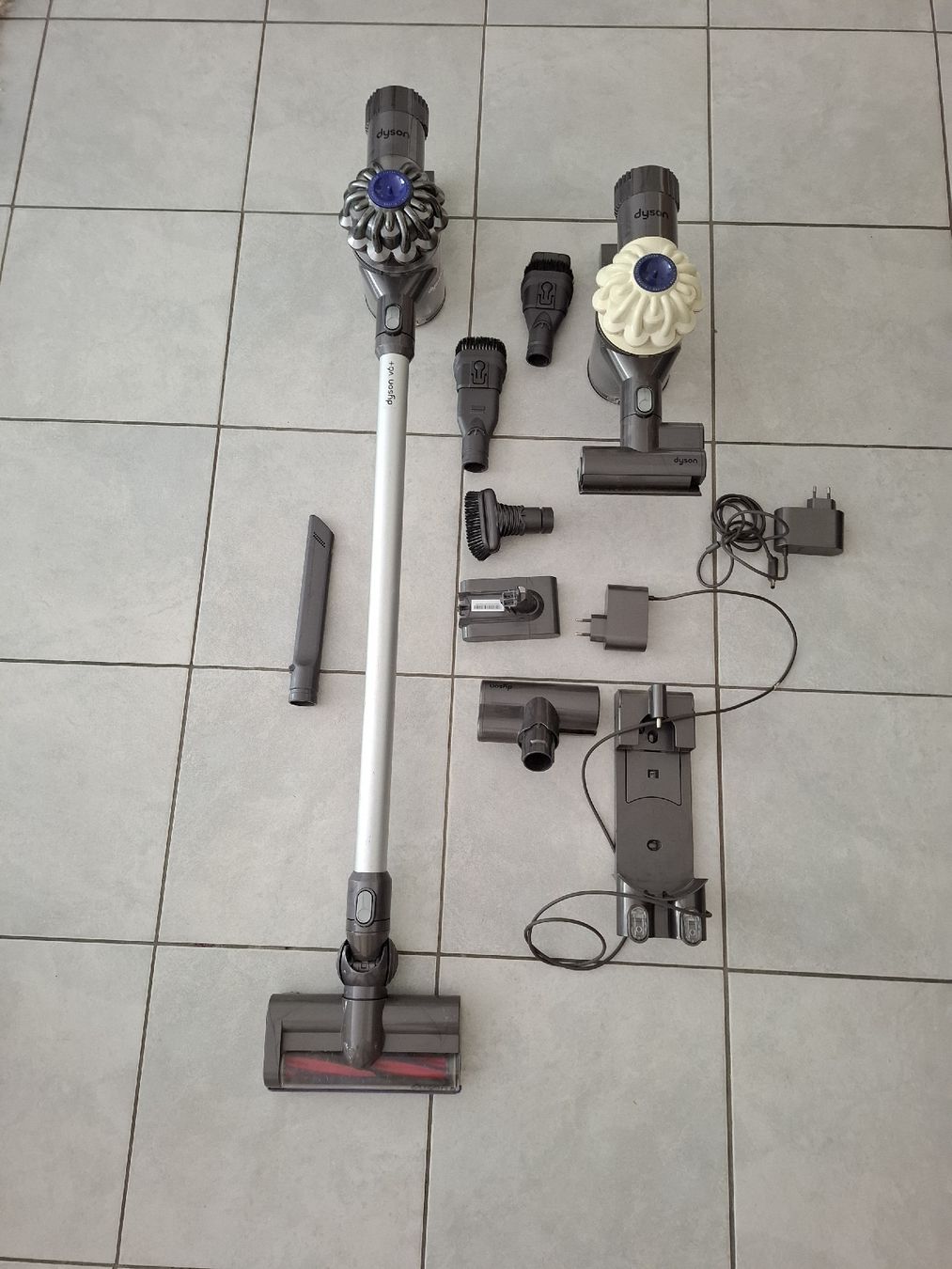 Dyson Aspirapolveri & Accessori: 2x Dyson V6  – Usato da Fully venduto da Taaat