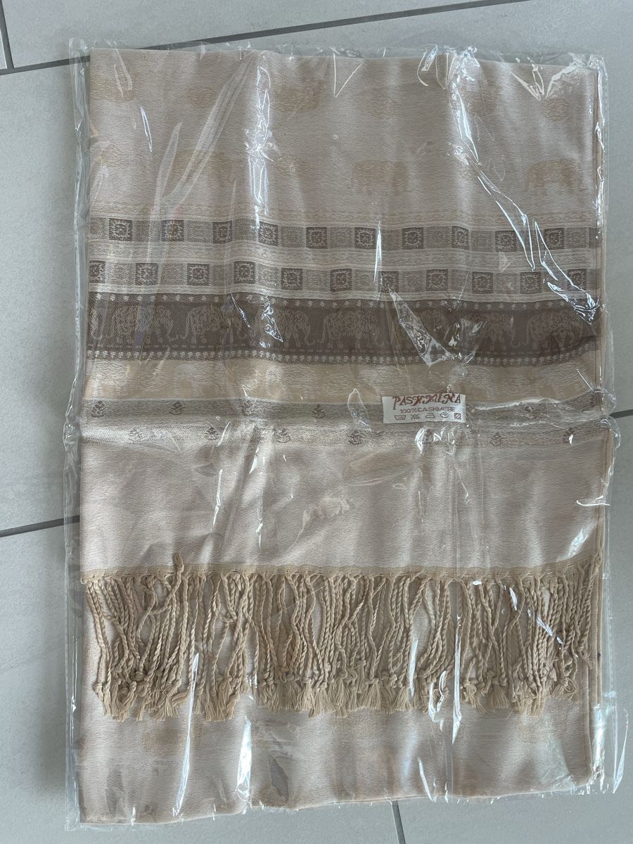 Foulard & Sciarpe: Kaschmir Schal originalverpackt – Nuovo e nell'imballaggio originale da Rüti ZH venduto da kar_xx9l 2