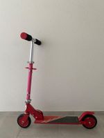 Roter Kinderscooter für tolle Ausflüge!