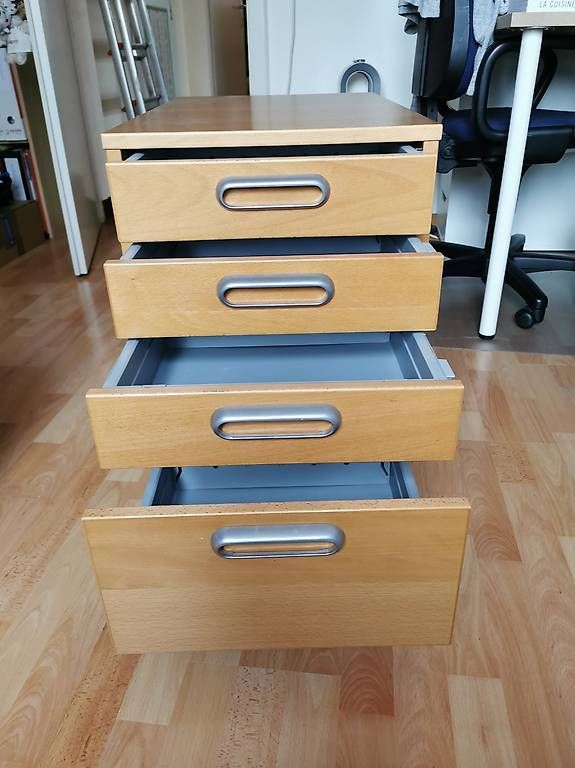 Scrivanie: Bloc 4 tiroirs à roulettes pour bureau – Usato da Le Vaud venduto da chowen 1
