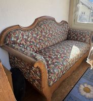 Antikes Sofa, 2-plätzig, Holzrahmen