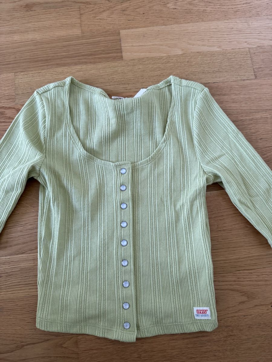 Levi's T-shirts: Damen Shirt – Neuf (Voir description) à Beringen par ste_bh8w