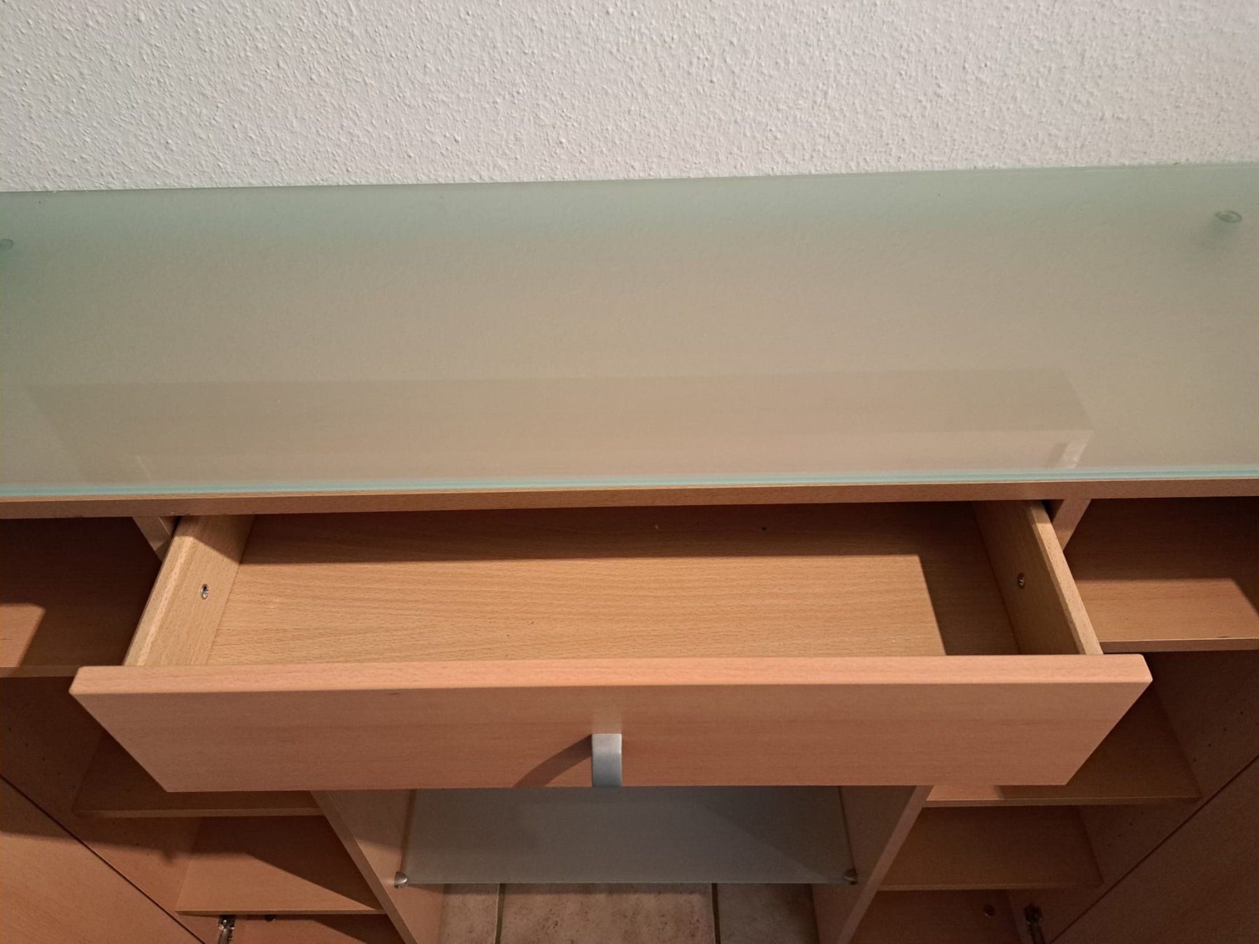 Ladenausstattungen & Messebau: Buche Sideboard mit Glastablaren, Top Zustand! – Gebraucht aus Münchenstein von ger_r7zx 2