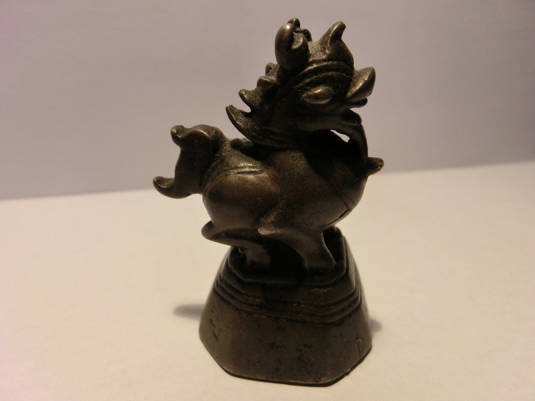 Statuette: ANTIKES OPIUM - GEWICHT – Usato da Basel venduto da wyba44