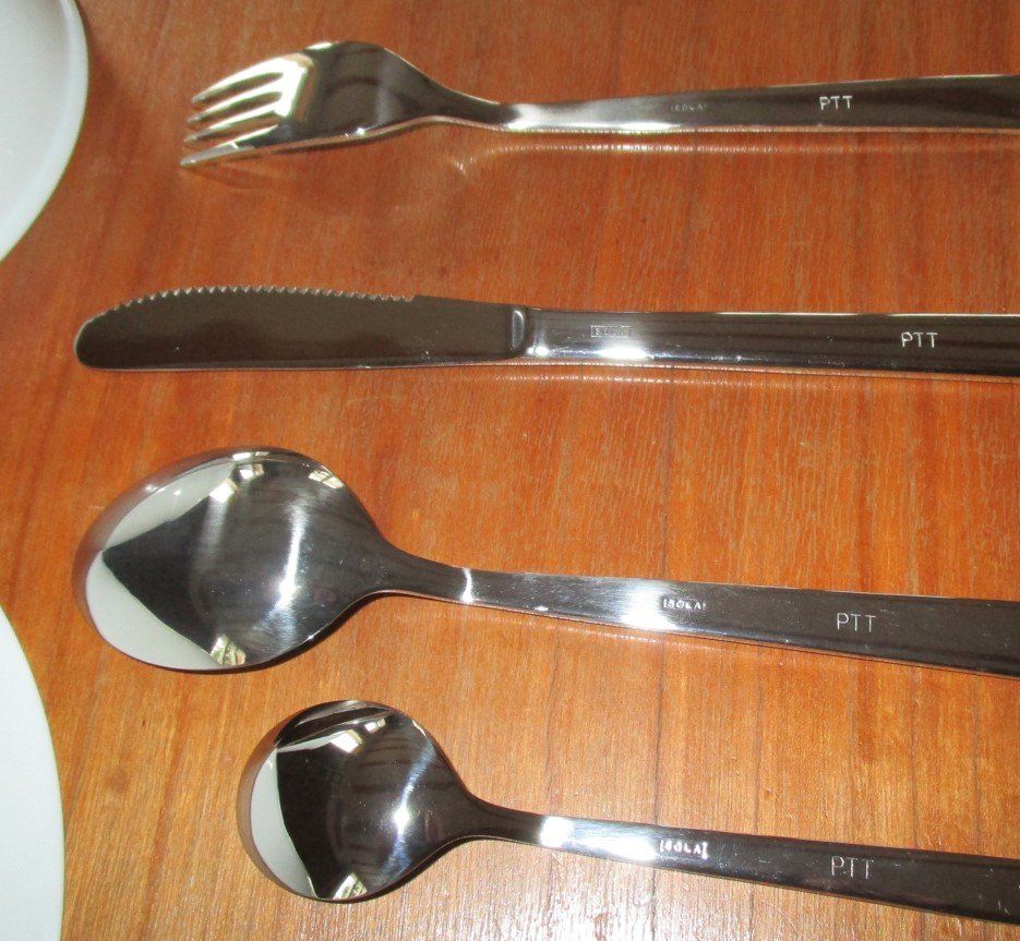 Set di posate: Post PTT Teller, Gabel, Messer Löffel, Tischgedeck Besteck – Nuovo e nell'imballaggio originale da Dättlikon venduto da Maurinie 2